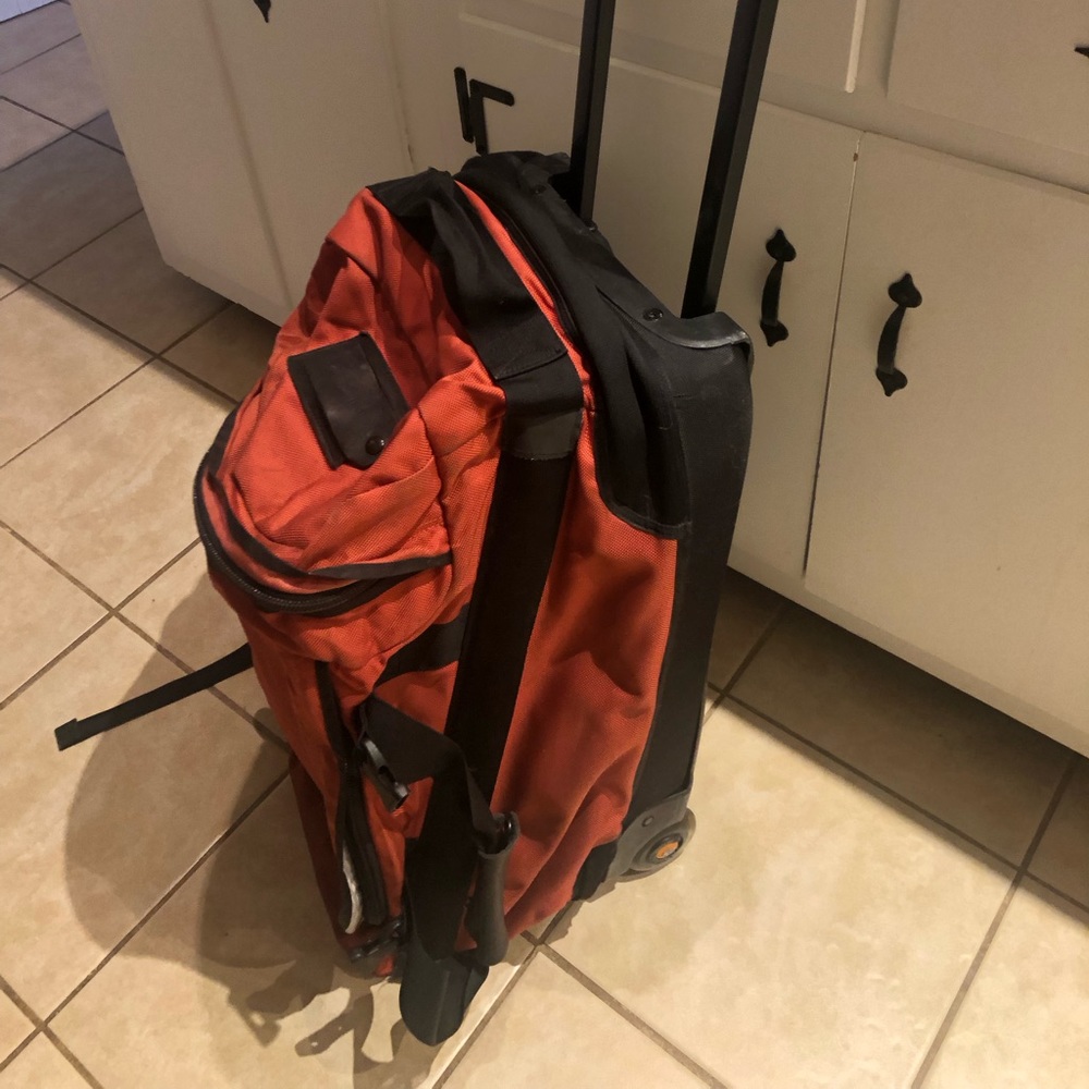 COPY - Patagonia Wheeled Travel Luggage Bag Carry on 25"x15"x15" GUC AS IS